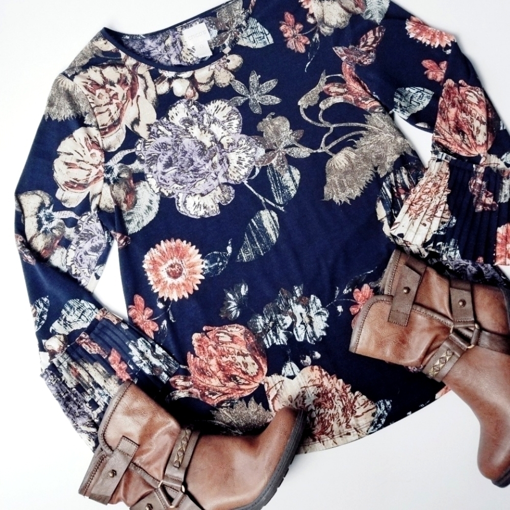 CHICO'S Navy Floral Print Pleat Detail Top!